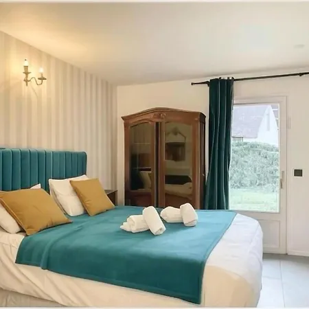 Dom wakacyjny Charmante Maison, 8 Personnes, Piscine Et Tennis